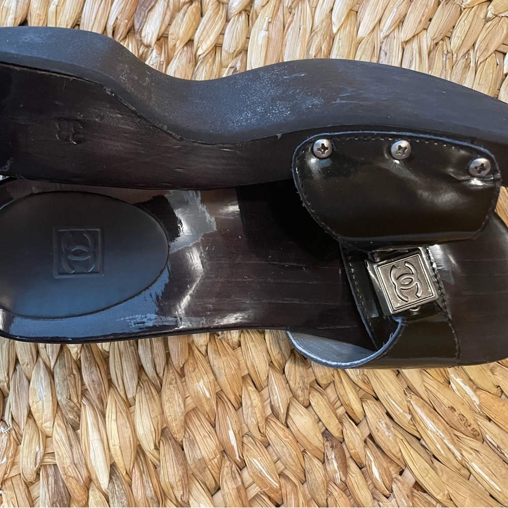 CHANEL Wood Sandal. Size 38 - Picture 8 of 9